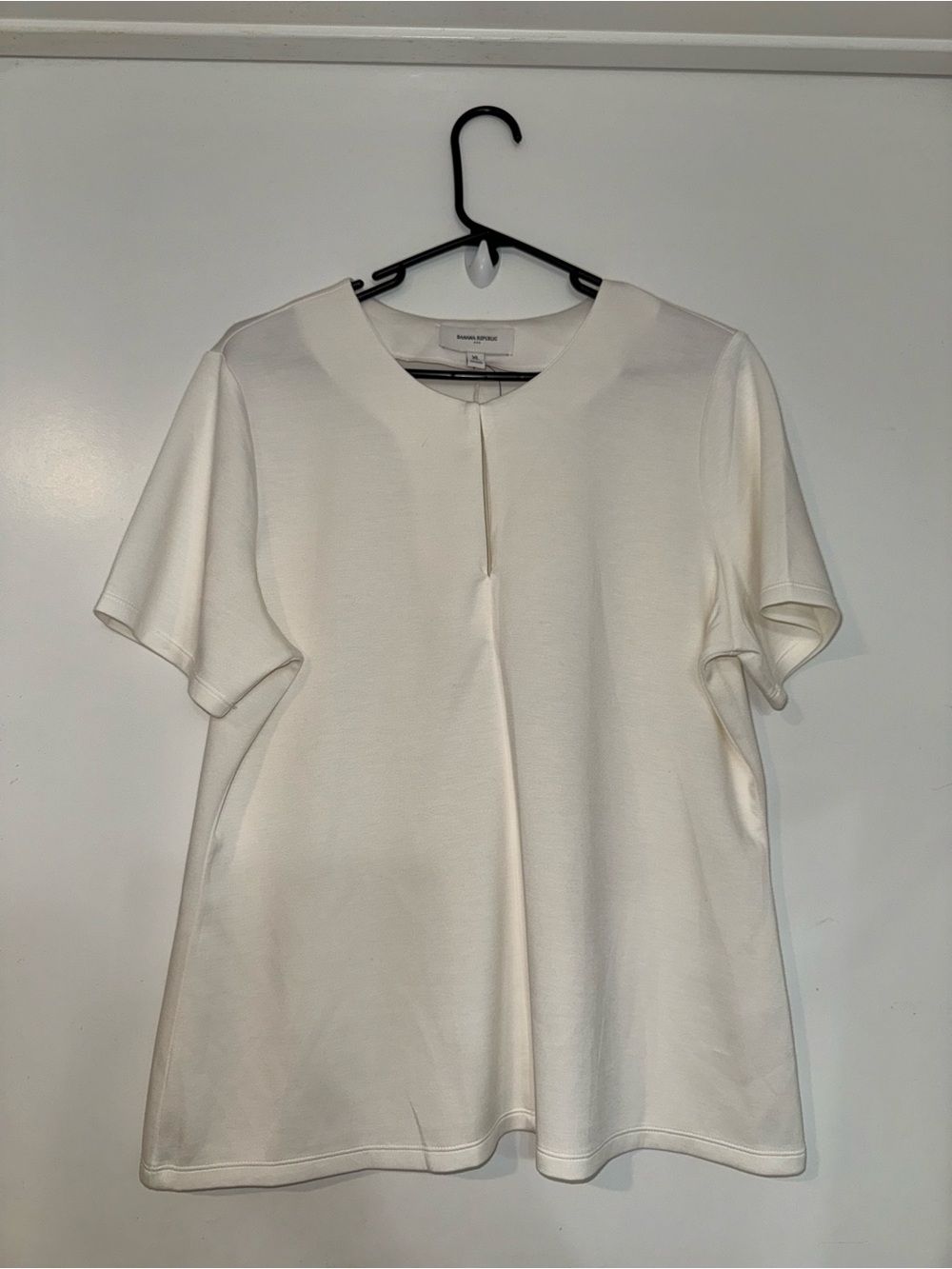 Banana Republic Cream Short-Sleeve Pleat Front Top